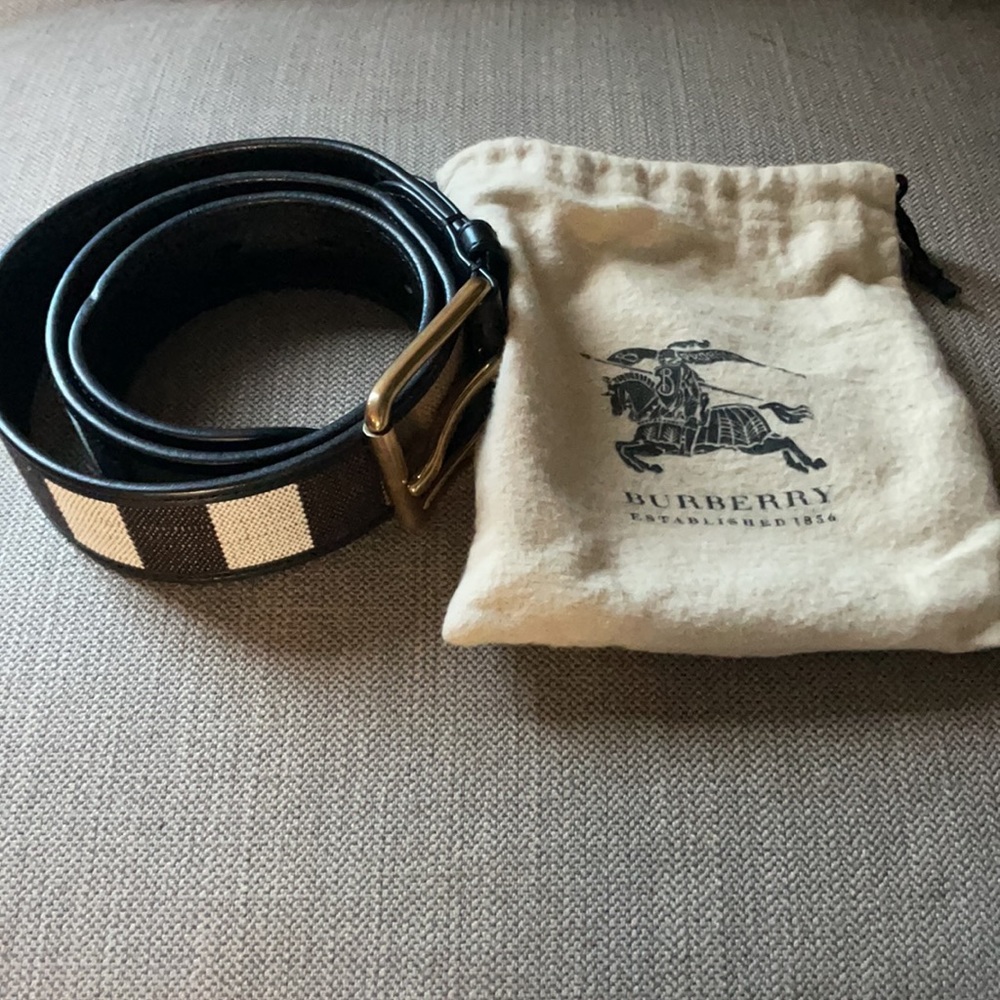 Authentic Burberry belt w dust bag